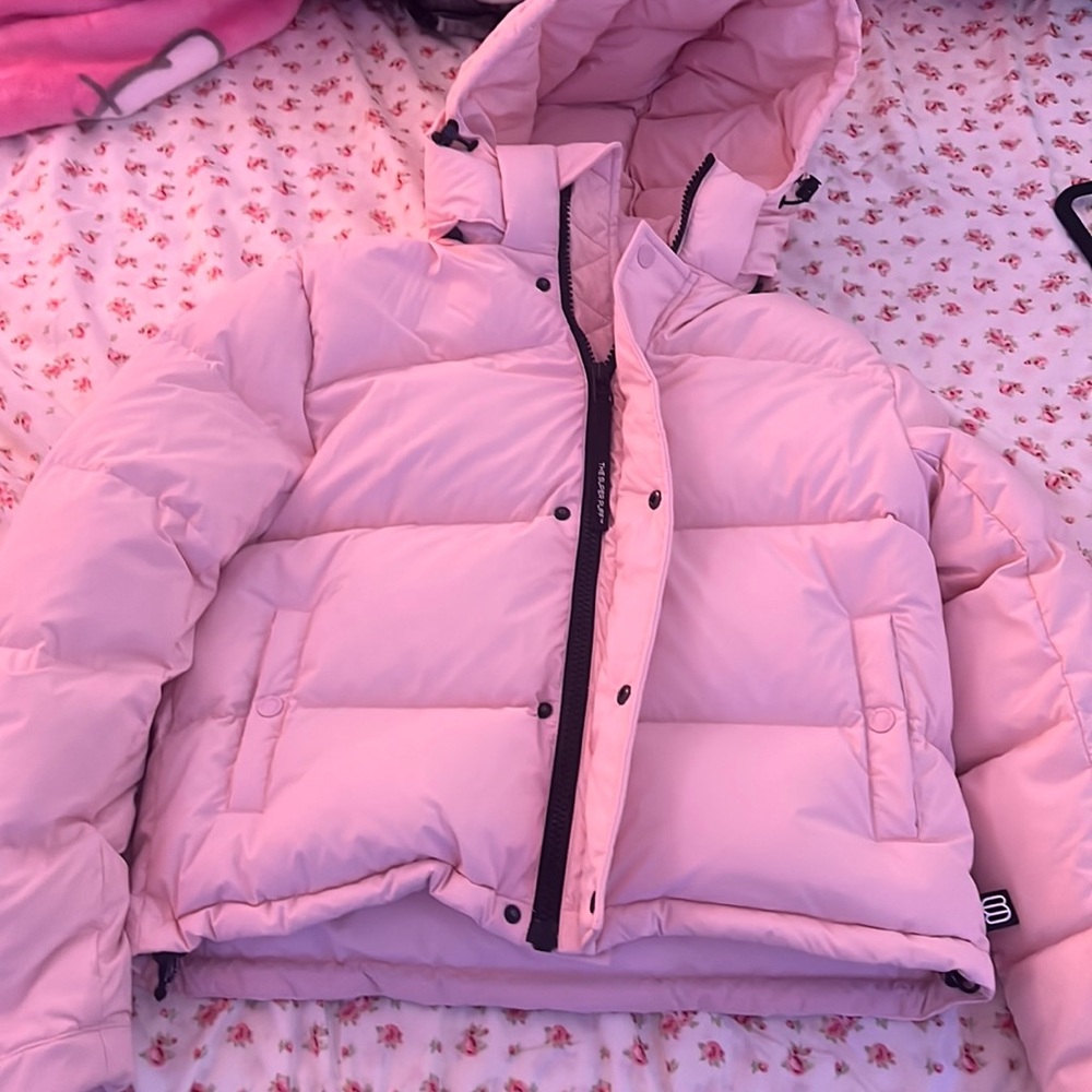 Aritzia super puff shorty chalk pink